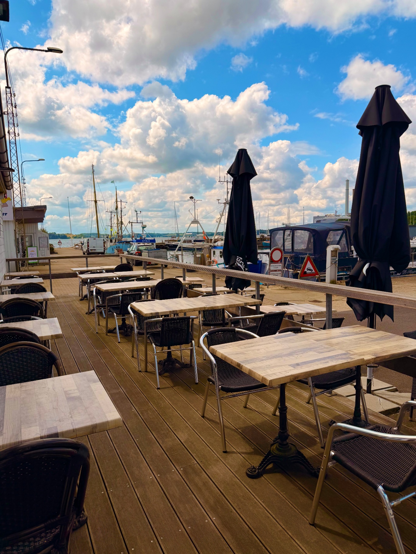 Terrasse med udsigt over Skærbæk Havn
